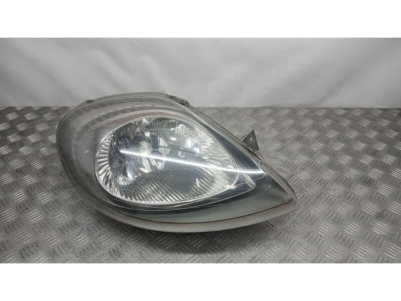 Recambio de faro derecho para renault trafic caja cerrada (ab 4.01) furgon referencia OEM IAM 7700311372 TOCADO VALEO 91165720