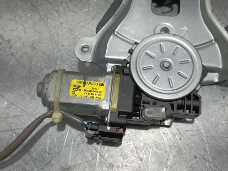 Recambio de elevalunas delantero derecho para chevrolet aveo ls referencia OEM IAM 96870317 001100109750 DONGYANG ELECTRICO 2 PI
