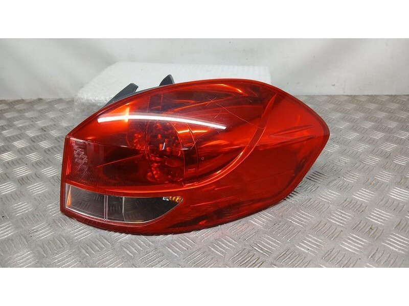 Recambio de piloto trasero derecho para renault clio iii luxe privilege referencia OEM IAM 8200586844 ROZADO MAKO 02023011200010