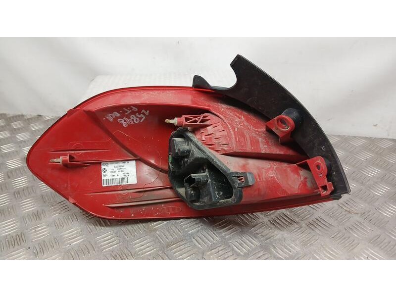 Recambio de piloto trasero derecho para renault clio iii luxe privilege referencia OEM IAM 8200586844 ROZADO MAKO 02023011200010