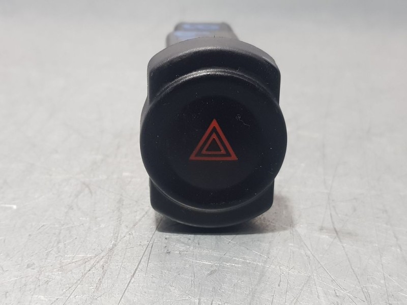 Recambio de warning para dacia sandero ambiance referencia OEM IAM 8200602232  