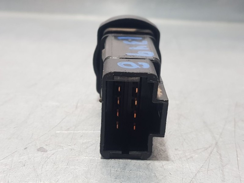 Recambio de warning para dacia sandero ambiance referencia OEM IAM 8200602232  