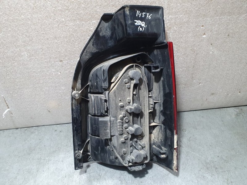 Recambio de piloto trasero izquierdo para volkswagen t5 transporter/furgoneta combi 4motion (batalla larga) referencia OEM IAM 7