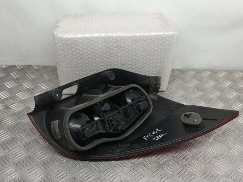 Recambio de piloto trasero izquierdo para renault laguna ii grandtour (kg0) dynamique luxe referencia OEM IAM 8200703487  ROZADO