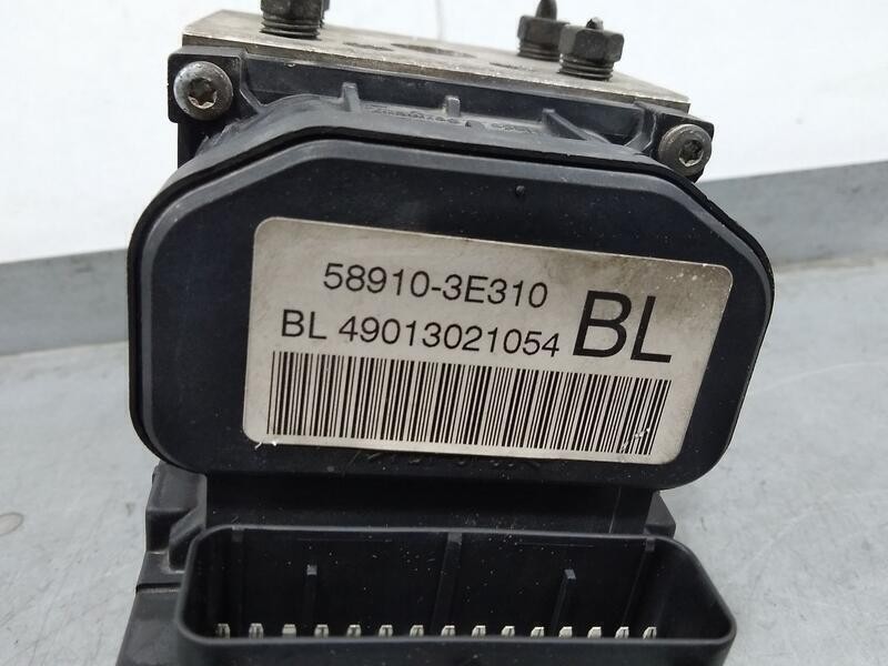 Recambio de abs para kia sorento 2.5 crdi ex referencia OEM IAM 589103e310  Bosch