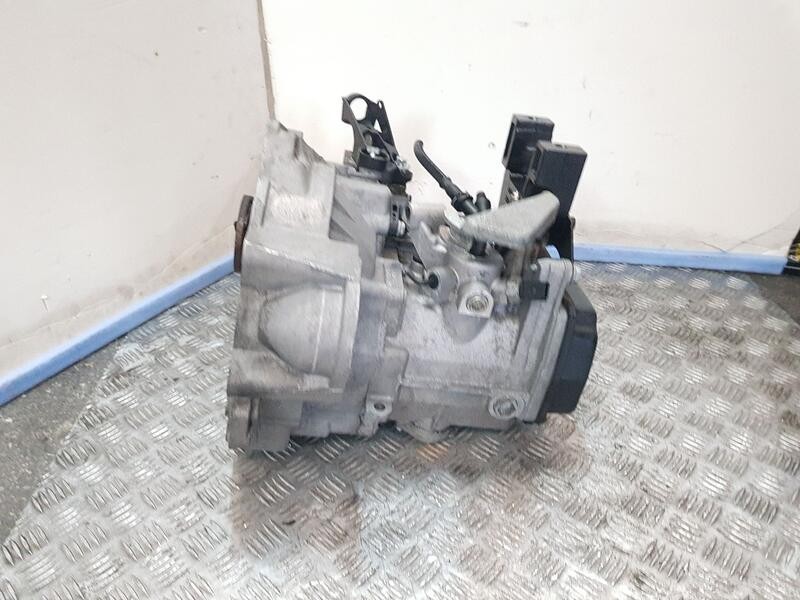 Recambio de caja cambios para volkswagen polo (6r1) advance referencia OEM IAM MZK 130212 5VELOCIDADES