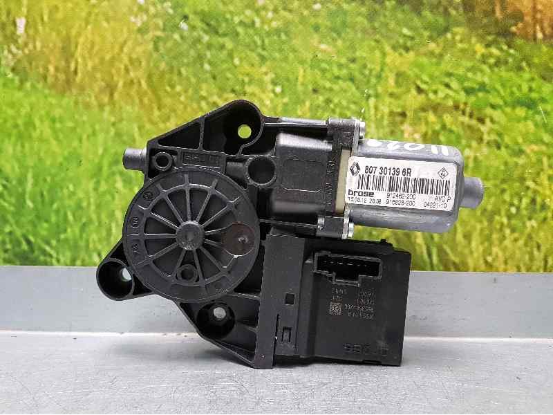 Recambio de motor elevalunas delantero derecho para renault megane iii berlina 5 p expression referencia OEM IAM 807301396R 9124