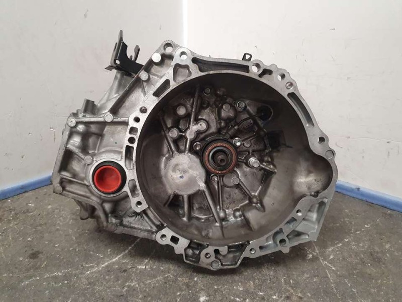 Recambio de caja cambios para toyota auris active referencia OEM IAM 3030002400  6VELOCIDADES