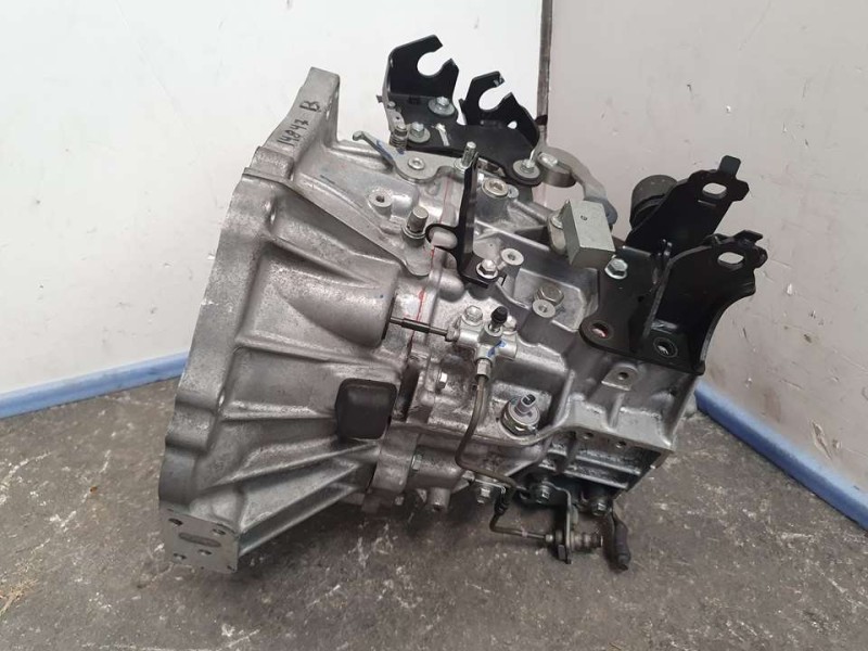 Recambio de caja cambios para toyota auris active referencia OEM IAM 3030002400  6VELOCIDADES