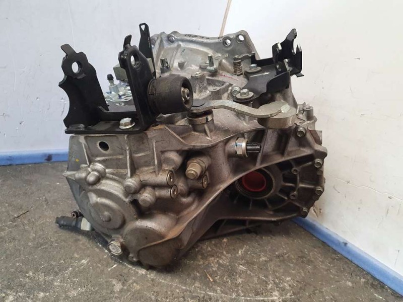 Recambio de caja cambios para toyota auris active referencia OEM IAM 3030002400  6VELOCIDADES