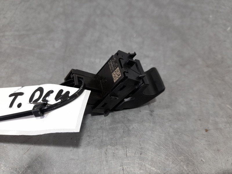 Recambio de mando elevalunas trasero derecho para seat arona fr referencia OEM IAM 5G0959855P  