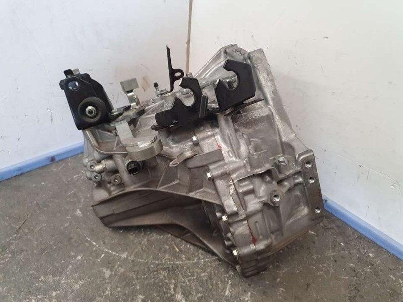 Recambio de caja cambios para toyota auris active referencia OEM IAM 3030002400  6VELOCIDADES