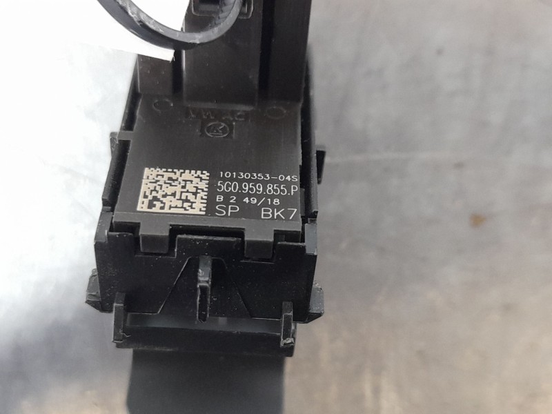 Recambio de mando elevalunas trasero derecho para seat arona fr referencia OEM IAM 5G0959855P  