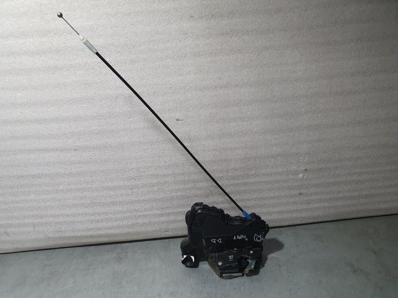 Recambio de cerradura puerta delantera derecha para toyota auris active referencia OEM IAM SIN REF  