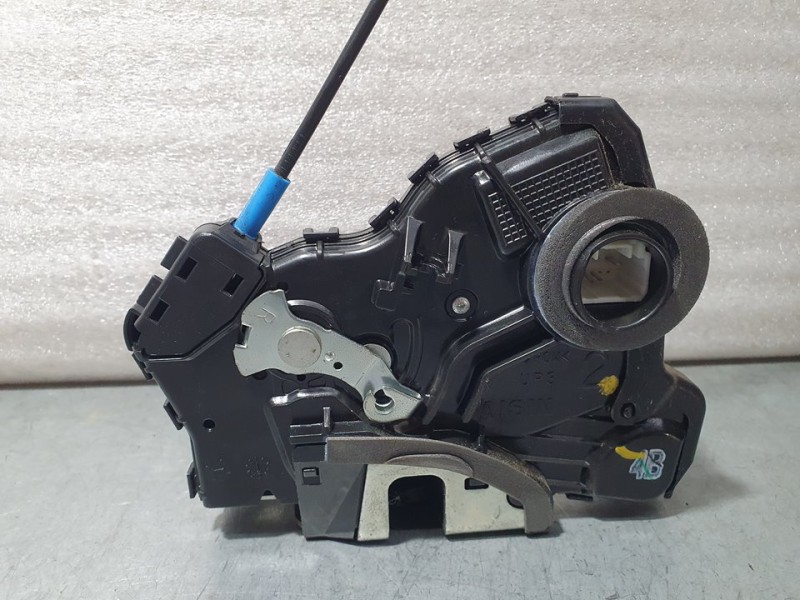 Recambio de cerradura puerta delantera derecha para toyota auris active referencia OEM IAM SIN REF  