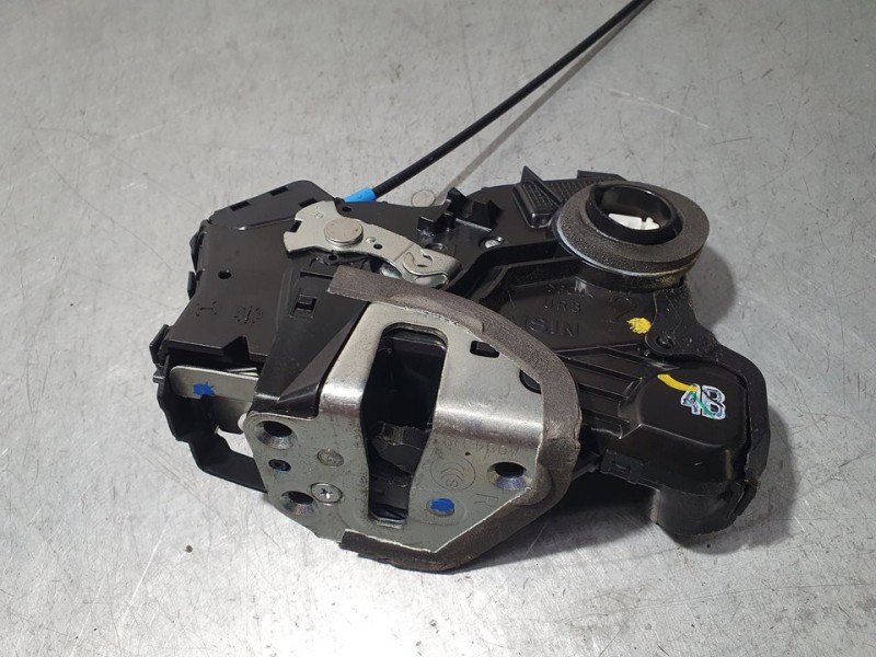 Recambio de cerradura puerta delantera derecha para toyota auris active referencia OEM IAM SIN REF  