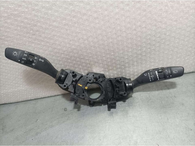 Recambio de mando luces y limpia para hyundai i20 essence referencia OEM IAM 93403C8961  