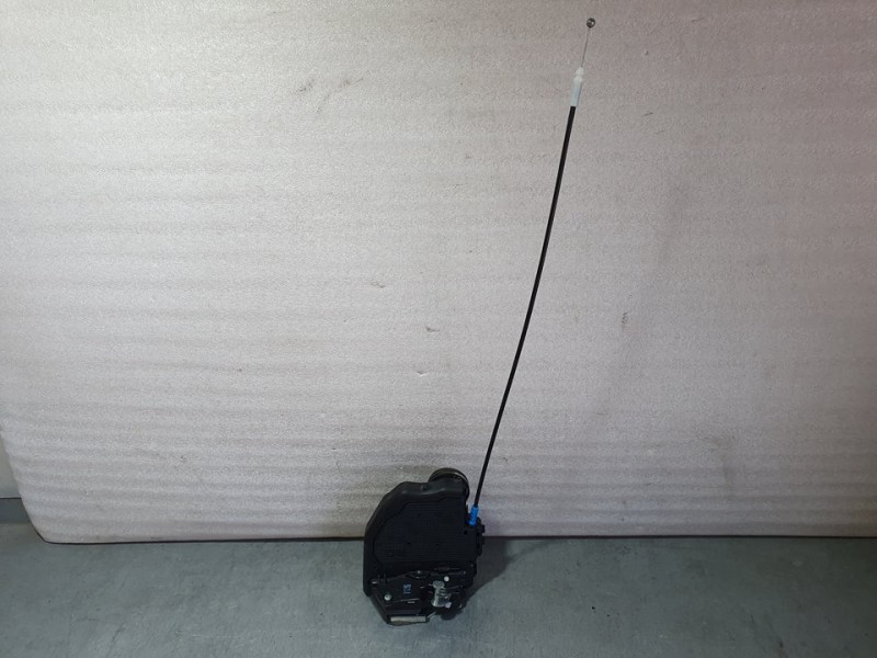 Recambio de cerradura puerta trasera derecha para toyota auris active referencia OEM IAM SIN REF  4 PINES