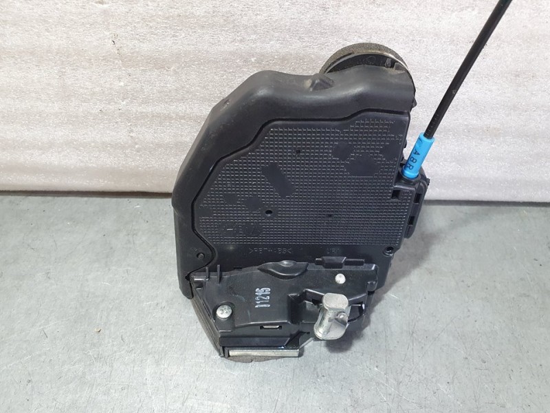Recambio de cerradura puerta trasera derecha para toyota auris active referencia OEM IAM SIN REF  4 PINES