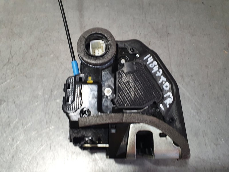 Recambio de cerradura puerta trasera derecha para toyota auris active referencia OEM IAM SIN REF  4 PINES