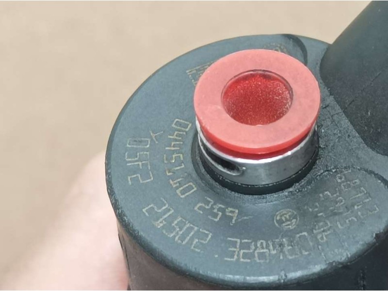 Recambio de inyector para mazda 3 lim. (bl) 1.6 cd diesel cat referencia OEM IAM 21502328460 0445110259 BOSCH