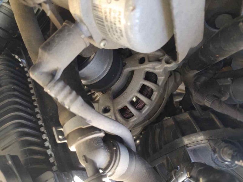 Recambio de alternador para seat arona style edition referencia OEM IAM 04E903015HX  