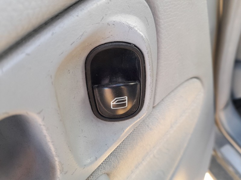 Recambio de mando elevalunas trasero izquierdo para mercedes-benz clase c t-model (s203) c 220 cdi (203.206) referencia OEM IAM 