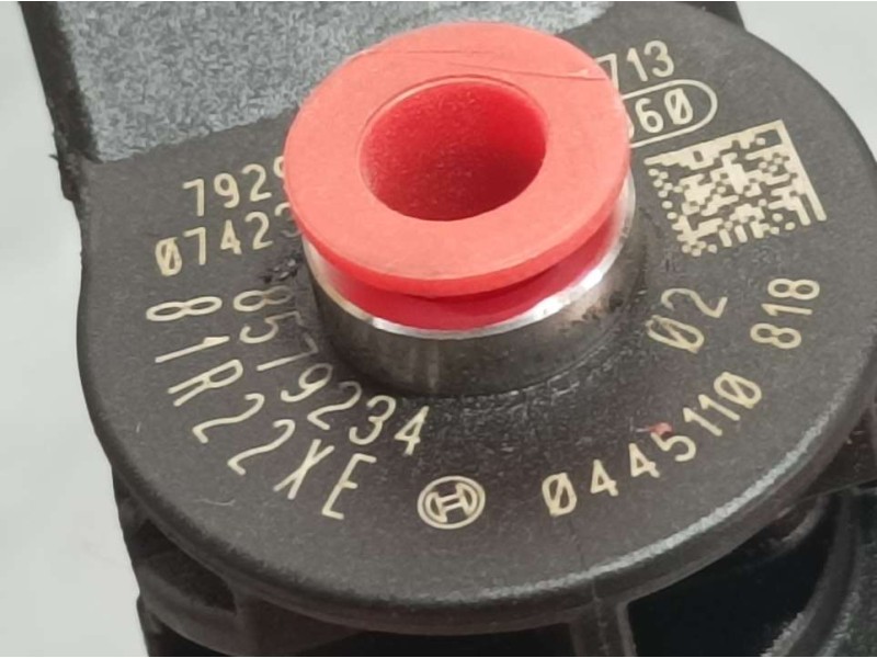 Recambio de inyector para bmw serie 1 lim. (f40) 2.0 16v turbodiesel referencia OEM IAM 8579234 0445110818 BOSCH