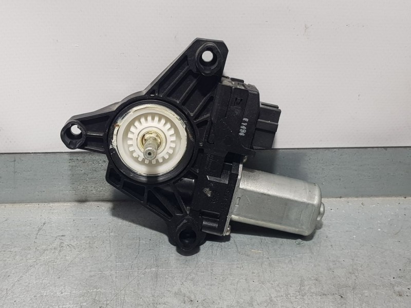 Recambio de motor elevalunas trasero izquierdo para mercedes-benz clase b (w246) b 200 cdi be (246.201) referencia OEM IAM   6 P