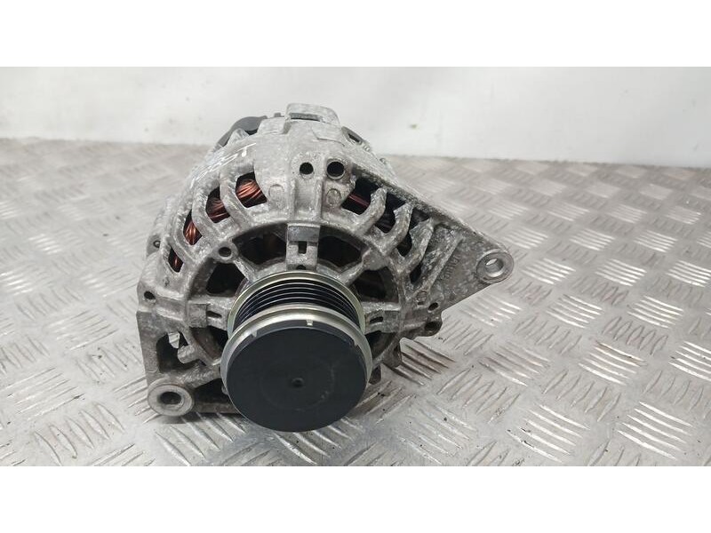 Recambio de alternador para renault megane i fase 2 berlina (ba0) 1.9 dti century referencia OEM IAM 8200054588 VALEO SG10B019