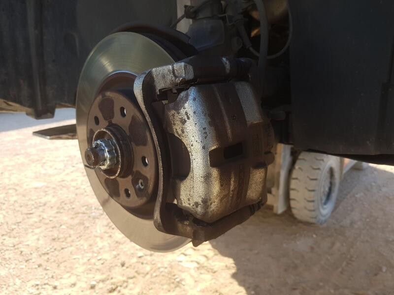 Recambio de pinza freno delantera derecha para nissan qashqai ii (j11, j11_) 1.5 dci referencia OEM IAM 410014EA0A AKEBONO 