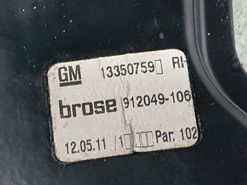 Recambio de elevalunas delantero derecho para opel astra j sports tourer sport referencia OEM IAM 13350759 912048106 BROSE ELECT