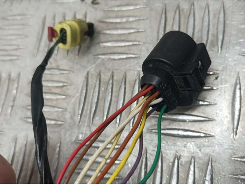 Recambio de retrovisor derecho para seat arona fr referencia OEM IAM 026684  ELECTRICO