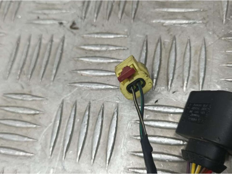 Recambio de retrovisor derecho para seat arona fr referencia OEM IAM 026684  ELECTRICO