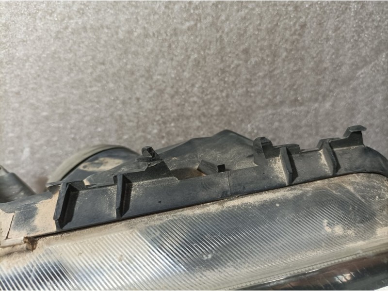 Recambio de faro derecho para renault megane ii classic berlina confort authentique referencia OEM IAM 260108053R  PATAS ROTAS