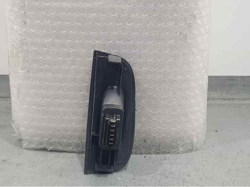 Recambio de mando elevalunas delantero derecho para renault megane i fase 2 berlina (ba0) 1.9 dti century referencia OEM IAM 820