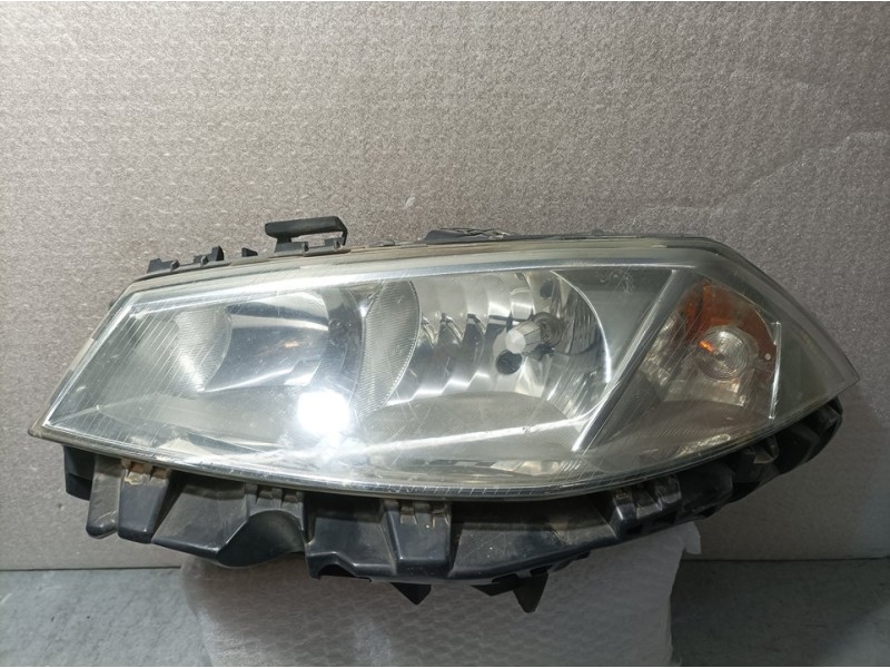 Recambio de faro izquierdo para renault megane ii classic berlina confort authentique referencia OEM IAM 260604235R  PATAS ROTAS