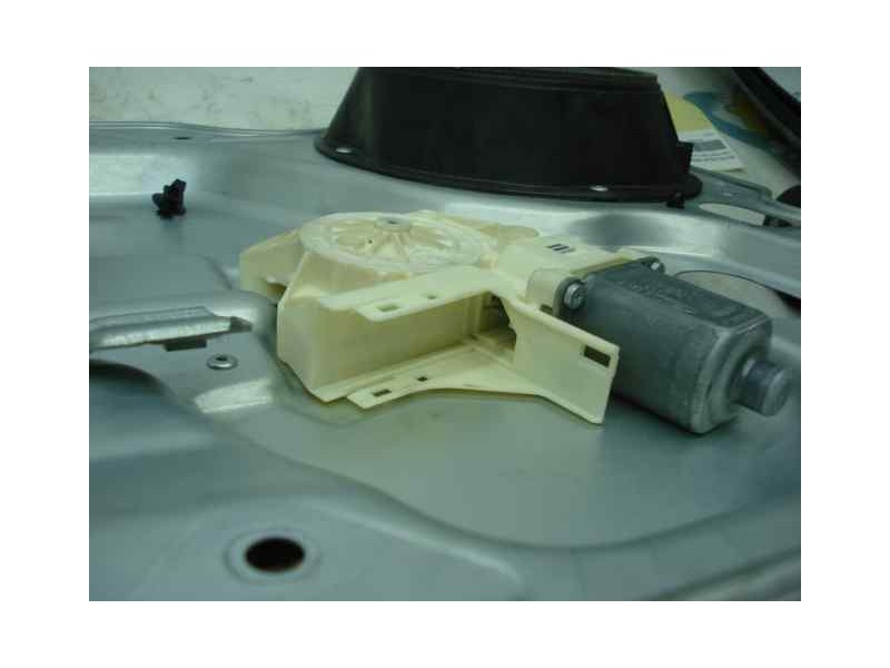 Recambio de elevalunas delantero derecho para ford focus berlina (cap) ghia referencia OEM IAM 1738646 ELECTRICO 