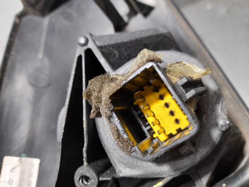 Recambio de retrovisor izquierdo para renault megane ii classic berlina confort authentique referencia OEM IAM 7701054685  ELECT