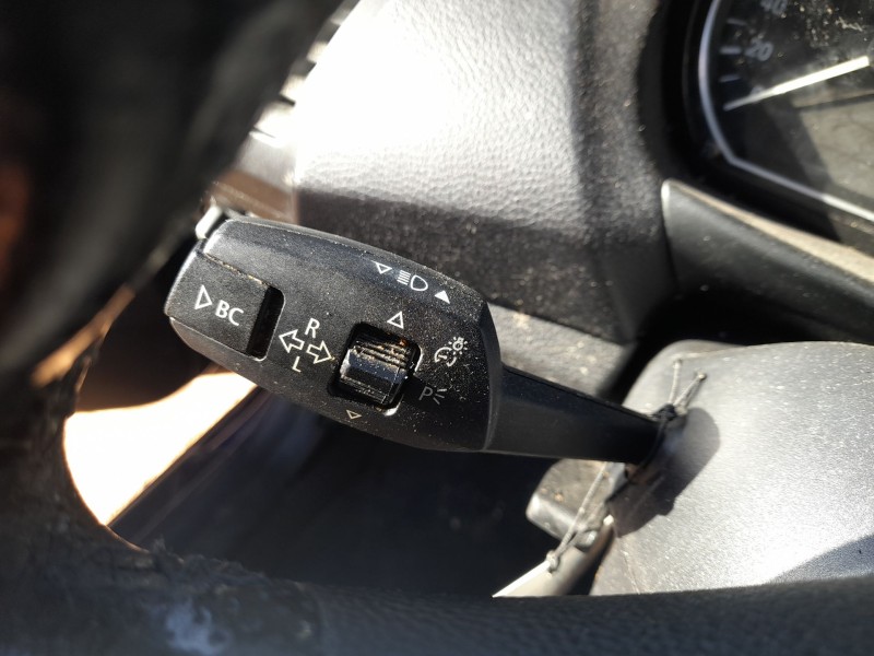 Recambio de mando luces y limpia para bmw 1 (e81) 118 d referencia OEM IAM 61319164418  