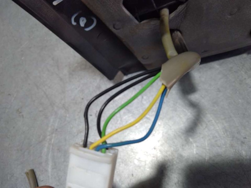 Recambio de retrovisor izquierdo para dacia lodgy laureate referencia OEM IAM 963025005R  ELECTRICO 5 CABLES