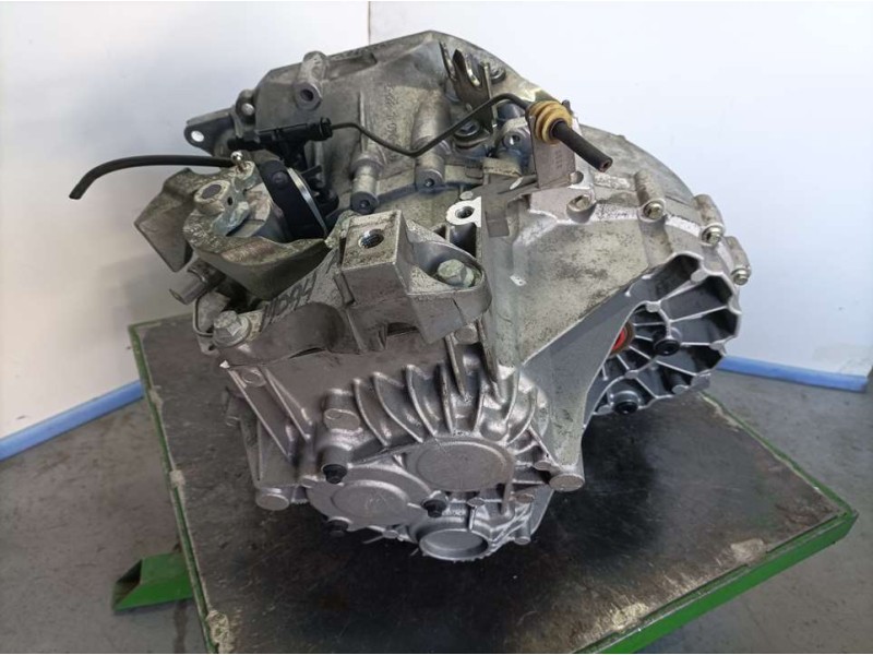 Recambio de caja cambios para ford kuga (cbv) titanium referencia OEM IAM AV4R7002AB 040510 6VELOCIDADES