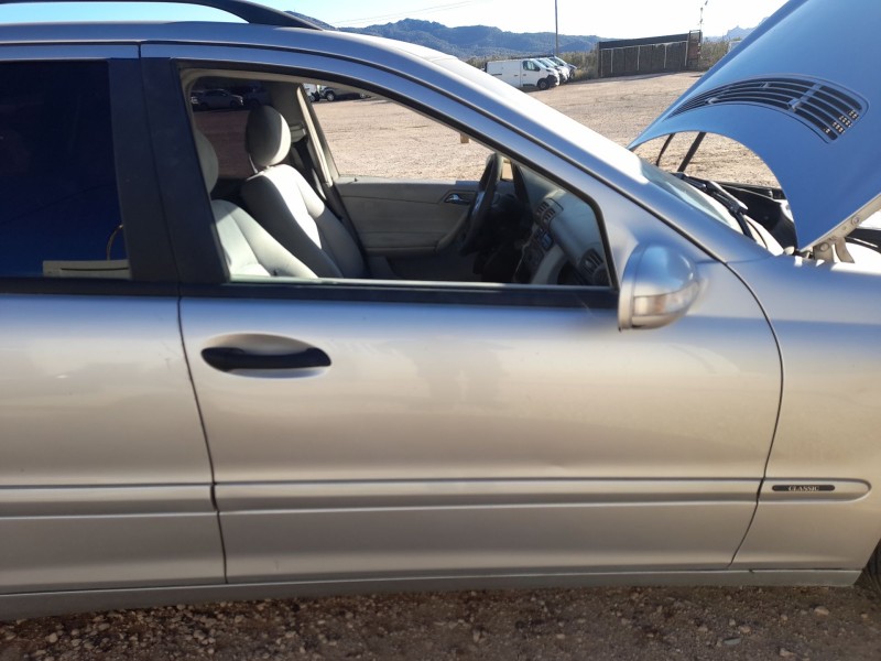 Recambio de puerta delantera derecha para mercedes-benz clase c t-model (s203) c 220 cdi (203.206) referencia OEM IAM 2037200205