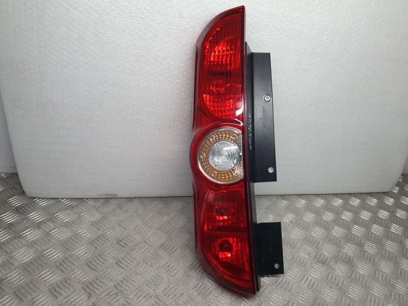 Recambio de piloto trasero izquierdo para opel combo d cargo l2h1 2,4t referencia OEM IAM 00519248460 02058099900010 