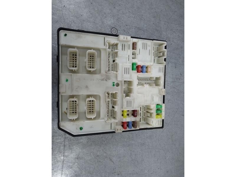 Recambio de caja reles / fusibles para renault scenic iii dynamique referencia OEM IAM 284b62069r  