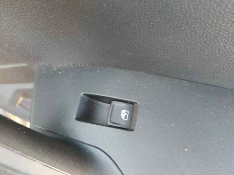 Recambio de mando elevalunas trasero derecho para seat arona style edition referencia OEM IAM 5G0959855PWHS  
