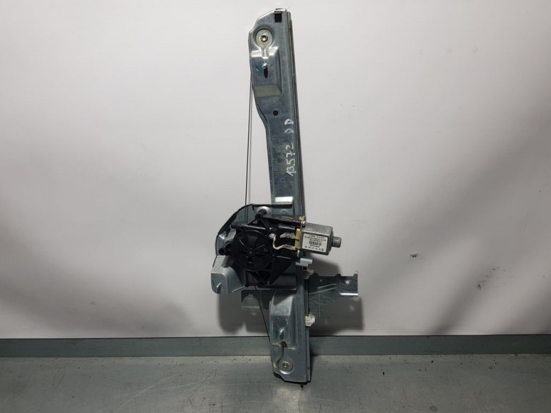 Recambio de elevalunas delantero derecho para peugeot 208 access referencia OEM IAM 9674254380 0130822702 BOSCH ELECTRICO 2 PINS