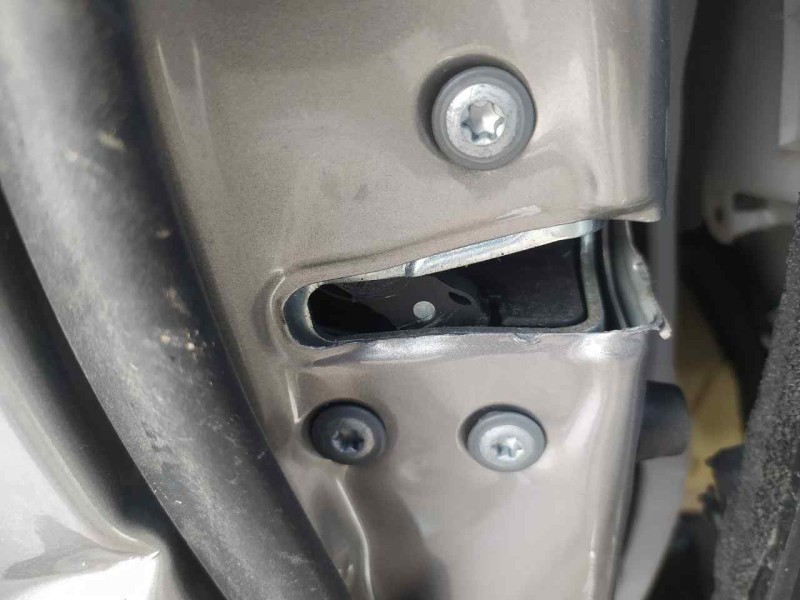 Recambio de cerradura puerta delantera izquierda para lexus es 300h referencia OEM IAM 6904048110  