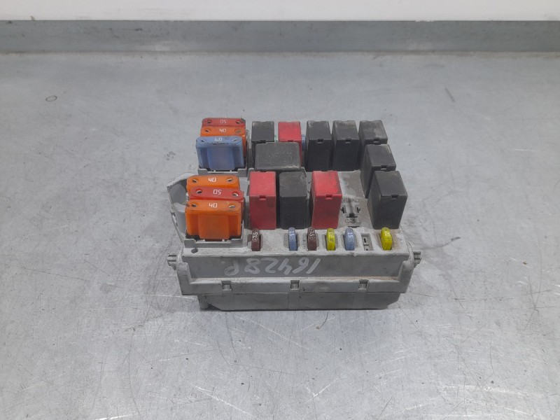 Recambio de caja reles / fusibles para alfa romeo 147 (937_) 1.9 jtdm 8v (937.axd1a, 937.axu1a, 937.bxu1a) referencia OEM IAM 51