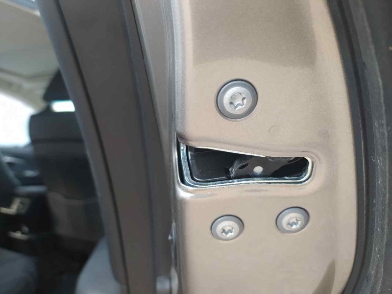 Recambio de cerradura puerta trasera derecha para lexus es 300h referencia OEM IAM 6905048080  